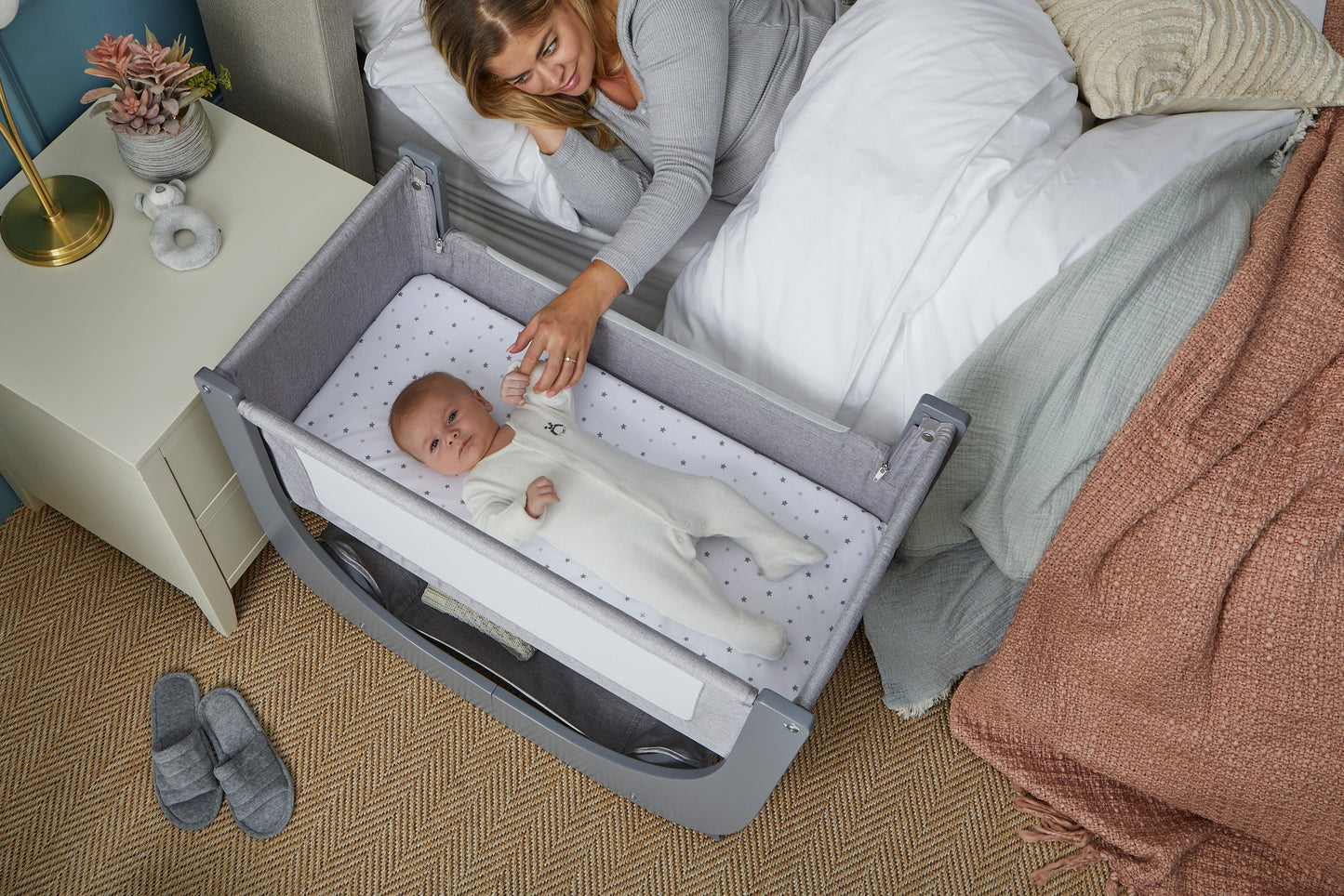 Shnuggle Air Lite Bedside Bassinet | Infant Crib | Height Adjustable Baby Bed with Mattress + 1 Waterproof + 2 White Sheets